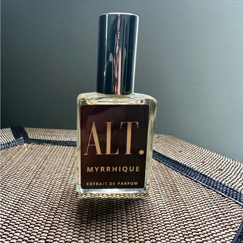Myrrhique Extrait de Parfum (Simiar to Tom Ford Myrrhe Mystere).